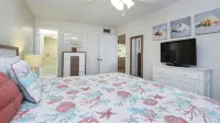 Tropical Garden Condo Just Steps to Sanibel Beach - Wifi