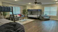 5-Bedroom Vacation Home with Private Slip, Just 10 Minutes from the Marina - 3-Star