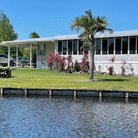 Lake/River house get-a-way !