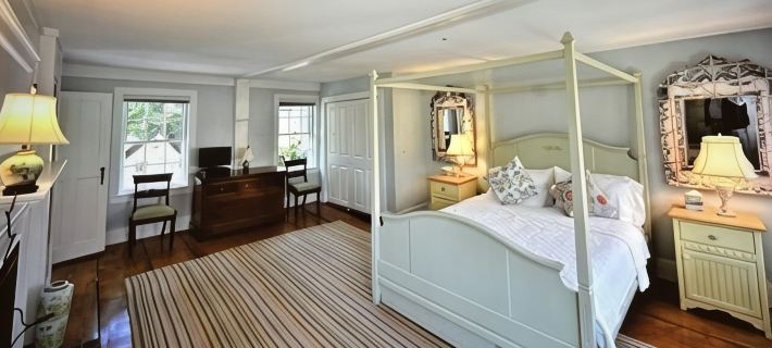 OLD TOWN CHARM.  Sleeps 4- 2 bedrooms - 2.5 baths マーブルヘッドのホテル