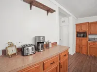Forest Retreat - Sleeps 30 - 2 Minutes from Boat Launch Hotele w: Barry County