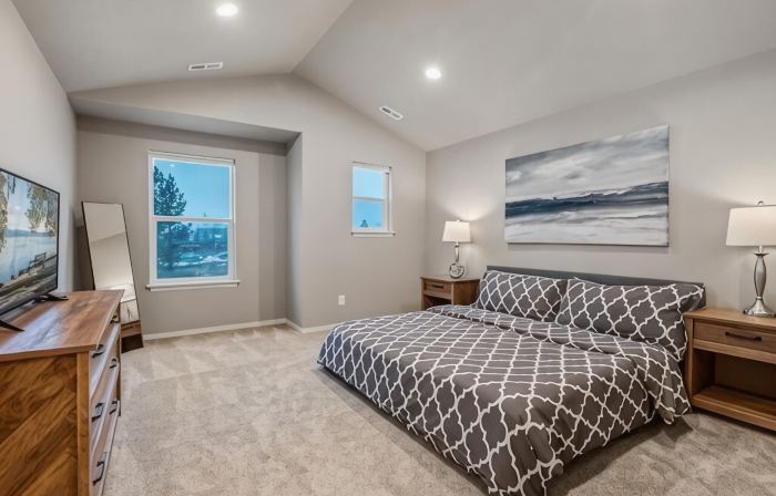 Large Cottage Near Downtown, Beach & Skiing #116