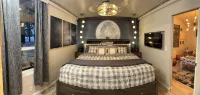 McCall Art House-5 minutes from Lake on 1.6+acres- Art/Hot Tub/Foosball/Arcades - 4-Star