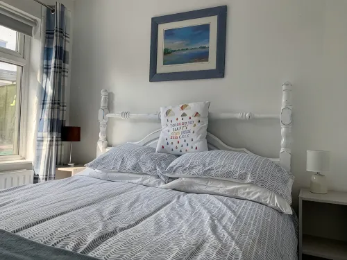 Lagoon View Cottage, just a step from the sea. - Homestays