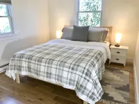 Charming new renovated  3 bed/ 1 Bath  condo sleeps 6+Walk & Bike to everything - ที่มีอ่างอาบน้ำ