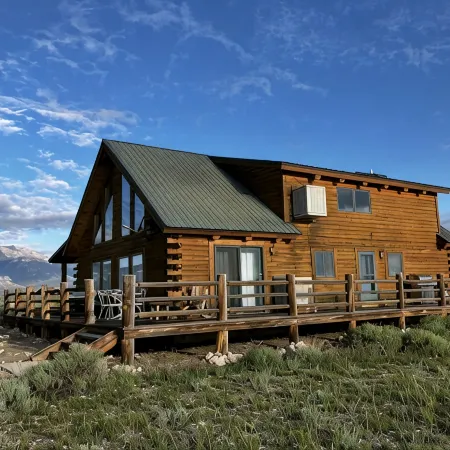 River Frontage! Beautiful log home sitting on Yellowstone River with 360  views!