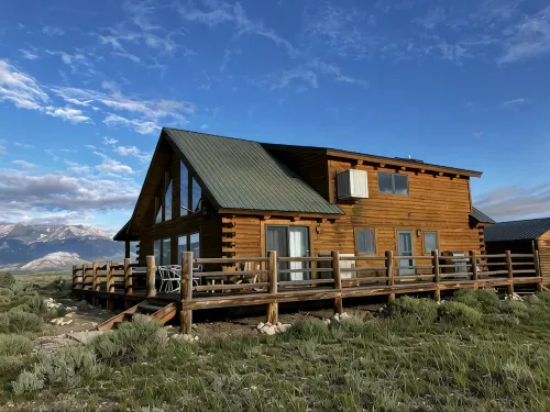 River Frontage! Beautiful log home sitting on Yellowstone River with 360  views! - 4 étoiles