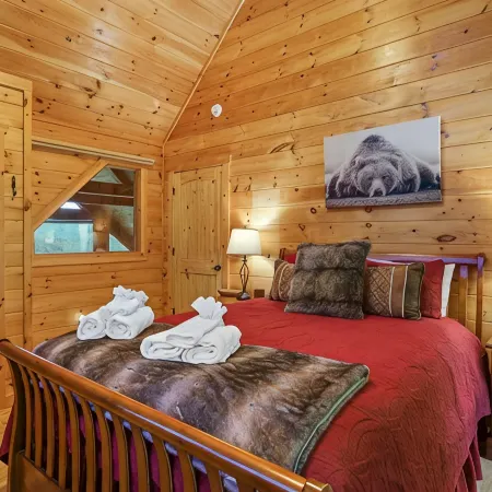 Spacious cabin with breathtaking mountain view! Pet Friendly!