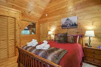 Spacious cabin with breathtaking mountain view! Pet Friendly!