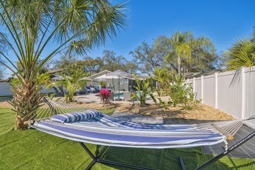 Tropical Oasis in the Heart of Tampa - Perfect for Families or Couples - Private Pools
