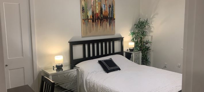 Modern, stylish, bright and peaceful 2 Bedroom New Suite. Fully licensed Hoteles en Burnaby