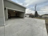 Spacious 6Br Home w 2 Large Living Areas & 3 Bath - Hot Tub