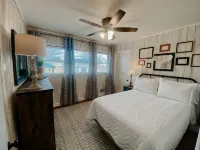 Midtown Cottage- Self Check-In & Centrally Located in Owensboro - 3-Star