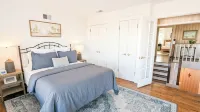 2bed Apt - 5 min walk to Swamp Rabbit - 15min walk to downtown - 3min walk BSWA - Condos