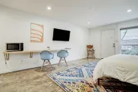 Kaleidoscope Boho Décor" Studio 2 Artsy Walkable Montrose. - Condos