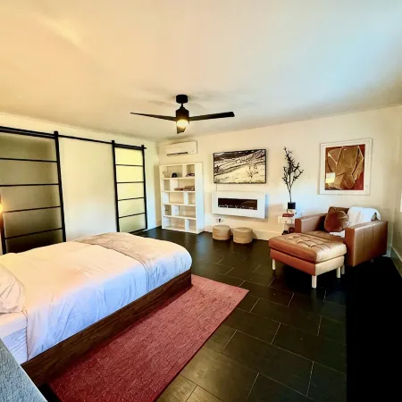 Renovated Gem Near Cantine Field, HITS & Hunter