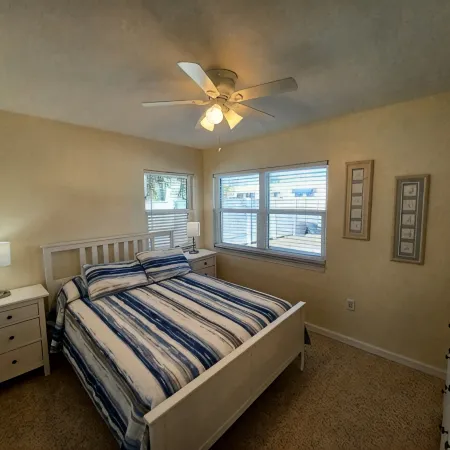 Drift Inn B, Heated Pool, Beach and Amenities, 2-3 min walk