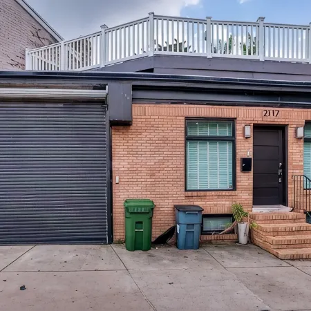 Beautiful Luxury waterfront Property,clean,Fully sterilized,Family oriented.