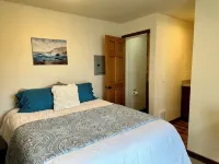 Bayfront Two Bedroom OVER the Water! Beach, Balcony & Pet friendly - Balkoner