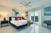 Modern Waterfront Escape w/ Pool • Steps to Clearwater Beach - Private Pool