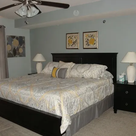 Updated Lakefront Walk-in Unit, 2 Pools, Beach, Deck