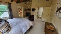 Charming home in Seven Devils. Close access to tubing, ziplining, & hiking. - 홈스테이