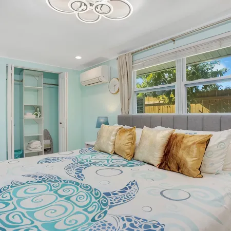 Turtle Walk - Walk to Gorgeous Beach! WALK to 12 different Restaurants!
