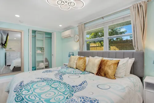 Turtle Walk - Walk to Gorgeous Beach! WALK to 12 different Restaurants! - Wifi