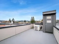 Modern Townhome in Walkable Ballard - 2 bedroom, 2 bathroom with AC Hotels near West Point Lighthouse