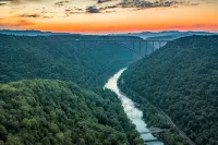 3br Cottage in Lansing bordering the New River Gorge National Park and Preserve - 4-Star