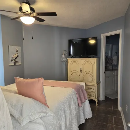 Top floor condo in N. Topsail Beach. Views of the beach & Intracoastal Waterway!