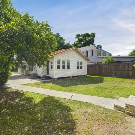 Evangeline House! Beautifully remodeled & Super Close to Downtown