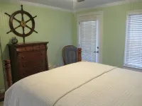Beautiful vintage cottage remodeled in Old Ocean Springs - Country Houses