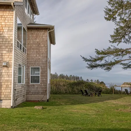 Oceanfront Home, Lighthouse, Beach Access, Spectacular Sunsets, Newly Remodeled