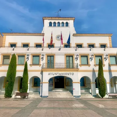 Hostal Juan XXIII Отели рядом с достопримечательностью «Станция метро Las Tablas»