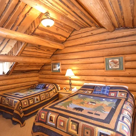 Top Rated Charming MT Cabin w Hot Tub, 10min Dwtn, MSU, 1hr Big Sky/Yellowstone