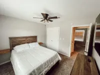 Fishing paradise!!! House on Livingston with private dock! - Wifi
