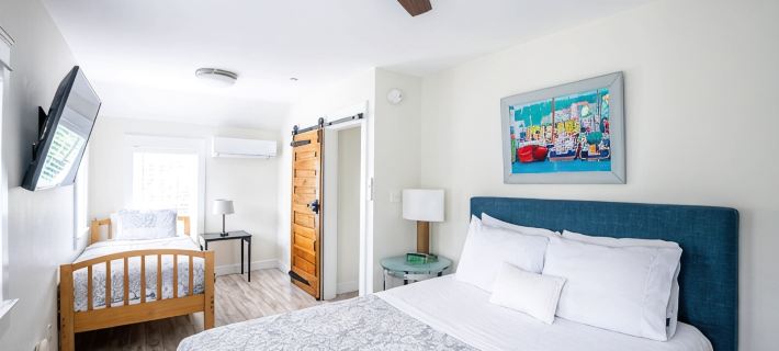 Contemporary  Elegance Meets Coastal decor Hoteles en Kennebunk