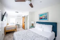 Contemporary  Elegance Meets Coastal decor - 4つ星