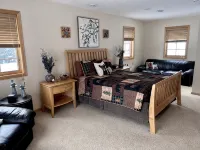 Beautiful Lake home w/hot tub, & 270 ft Lake Shore! - Wifi