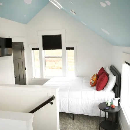 The Shelley Tiny House - Sleeps 5