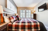 New Listing Steps from the lifts, Multiple Hot tubs/Play Pool - ジム