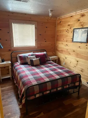 100 Aker Wood Barndominium Loft!! Two bedroom. All Amenities Provided! - WiFi