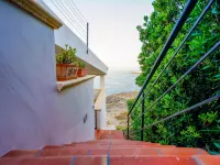 Villa sul Mare, il Mare Dalla tua Camera da Letto, 20 Scalini e ti Puoi Tuffare Hotels in Augusta