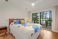 Modern Lake House w/ Hot Tub, Game Room & Relaxing Views - Badekar