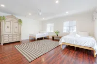 Picturesque Laurel Canyon Home w/Heated Pool/Spa - 3-Star