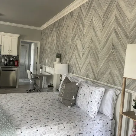 Luxury Studio Everything is Brand New! 5 min to the Beach!