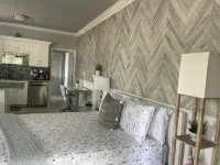 Luxury Studio Everything is Brand New! 5 min to the Beach! - Boutique