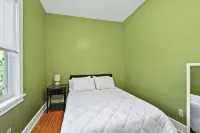 Adorable West Side Cottage with Onsite Laundry, Free Parking - 2 estrellas
