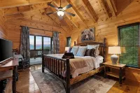 Knotty Bear: Cozy Cabin, Breathtaking Mountain Views, Hot Tub, Fire Pit - Mountain view